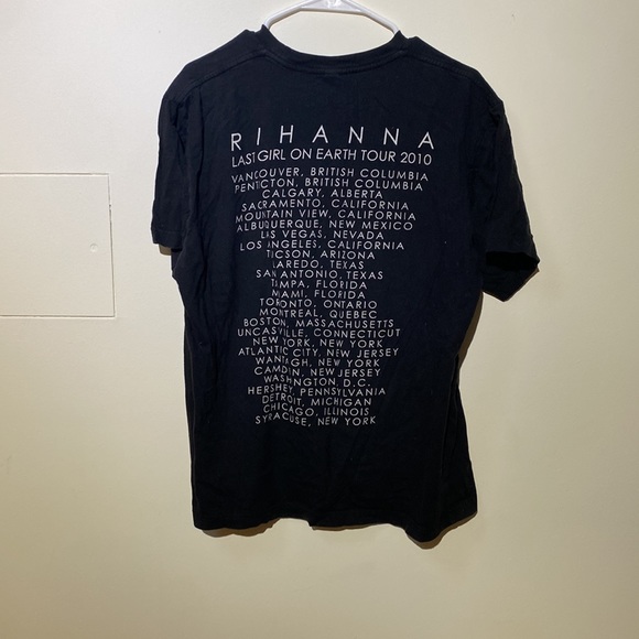 Rihanna Last Girl On Earth Tour 2010 Tee Shirt. - Picture 2 of 3